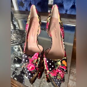 Betsey Johnson Black Polka Dot Floral Bow Pointed Pumps
